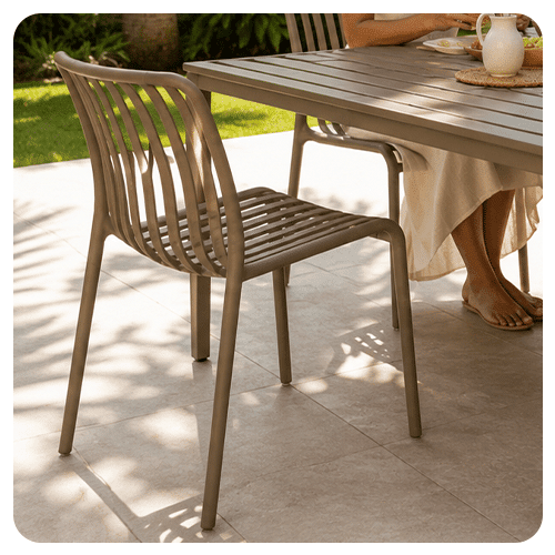 Chaise de jardin empilable